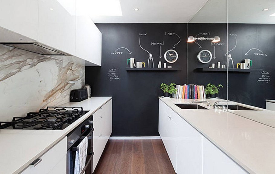 Черная стена на кухне