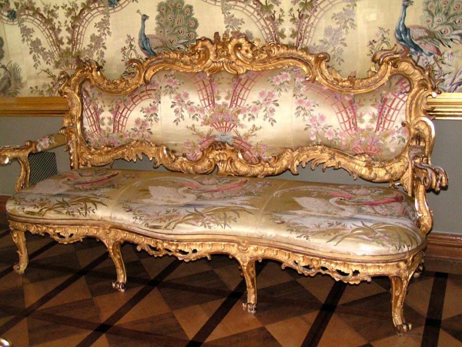 Мебель в старинном стиле