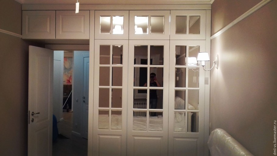 Шкаф вокруг двери
