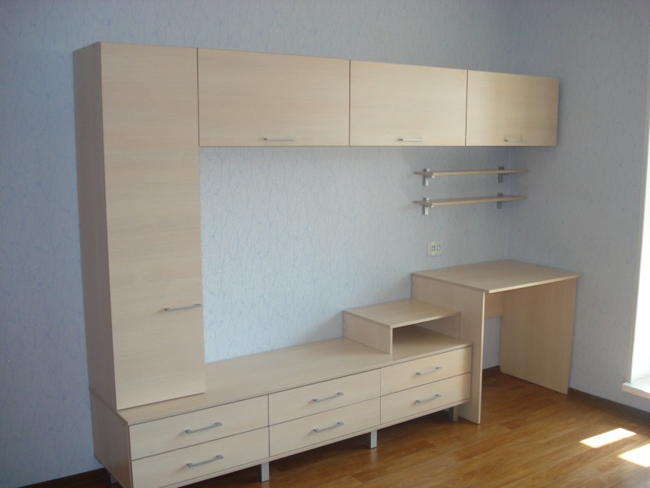 Гостиная с компьютерным столом