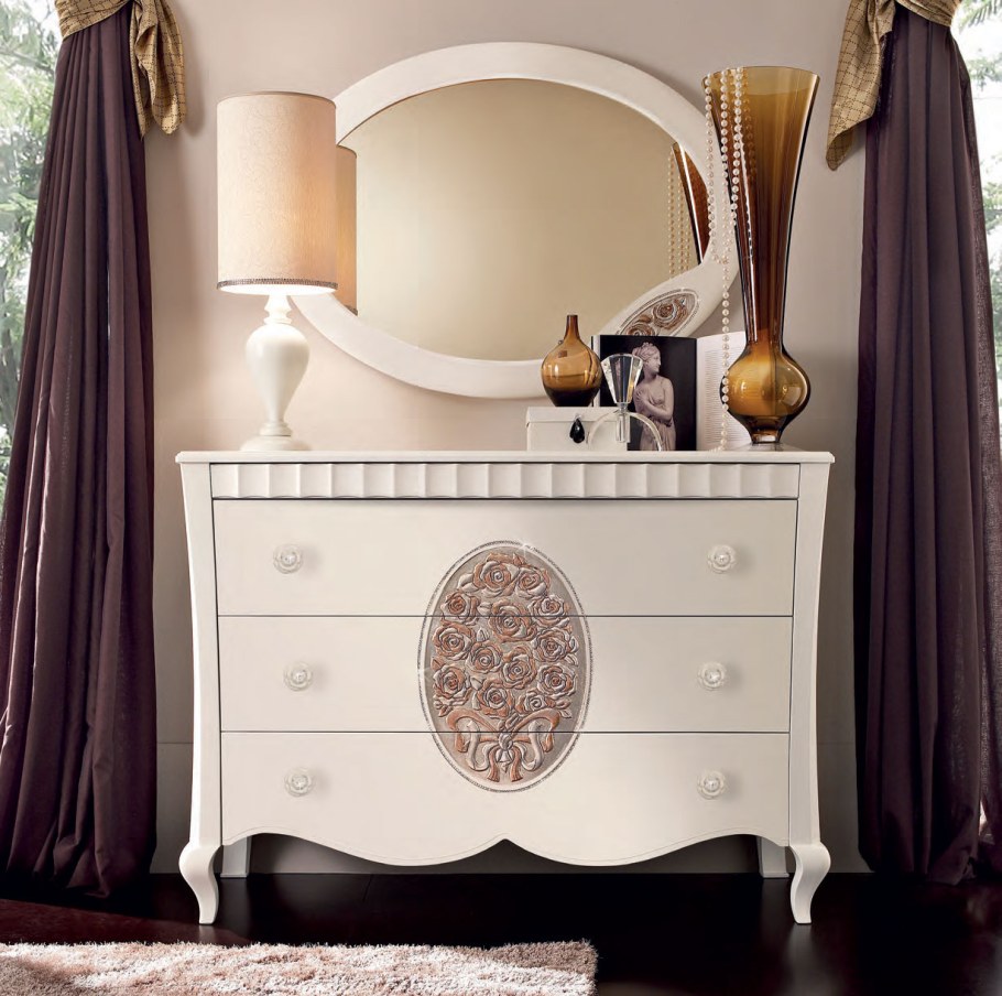 Комод с рисунком гламур