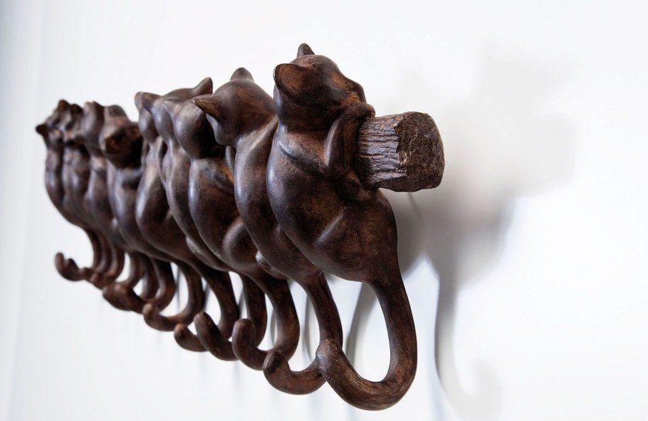 Необычные крючки для одежды