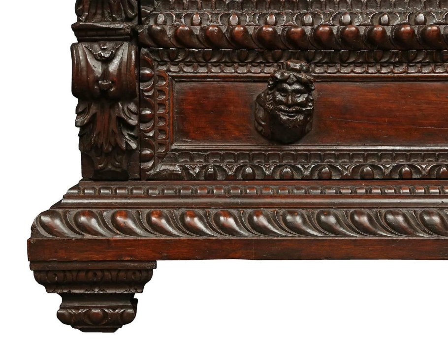 Сундук эпохи Возрождения