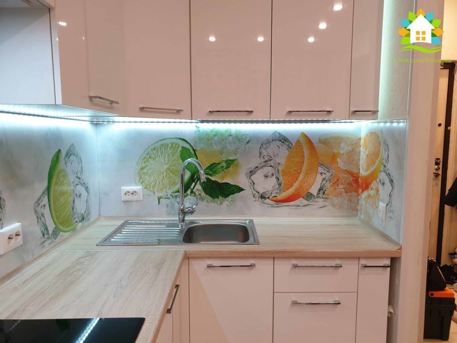 Стеклянный кухонный фартук