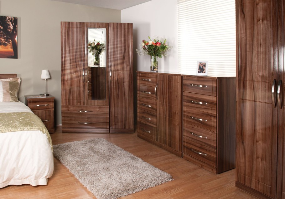 Спальни из шпона