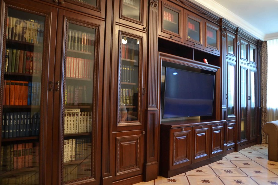 Шкаф стенка из массива