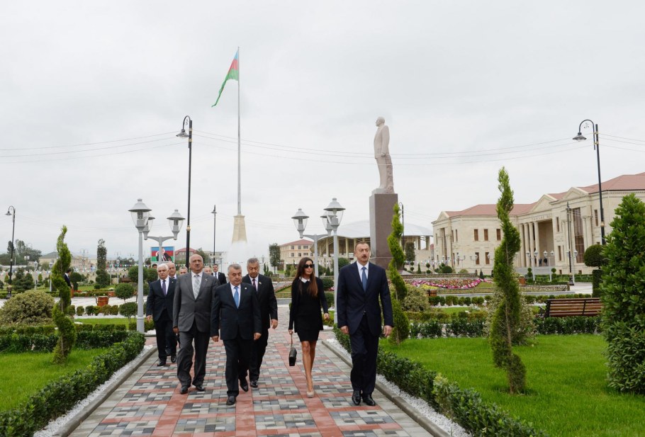 Ильхам Алиев в районе губа