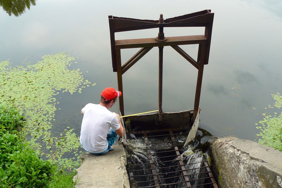 Монах плотина водосброс