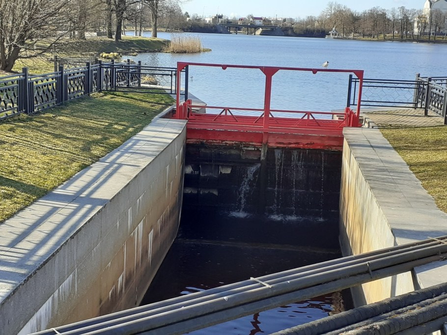 Шандорные затворы гидротехнических сооружений