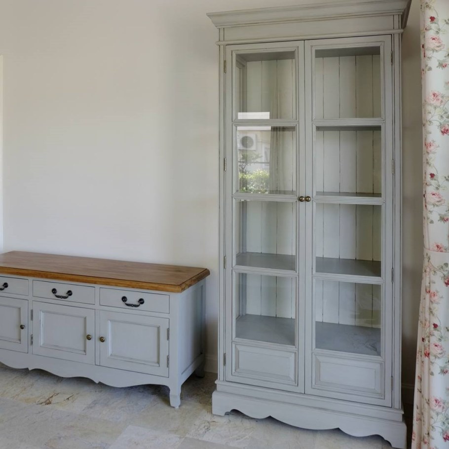 Витрина двухдверная арт tr272 белая с золотом 164 см