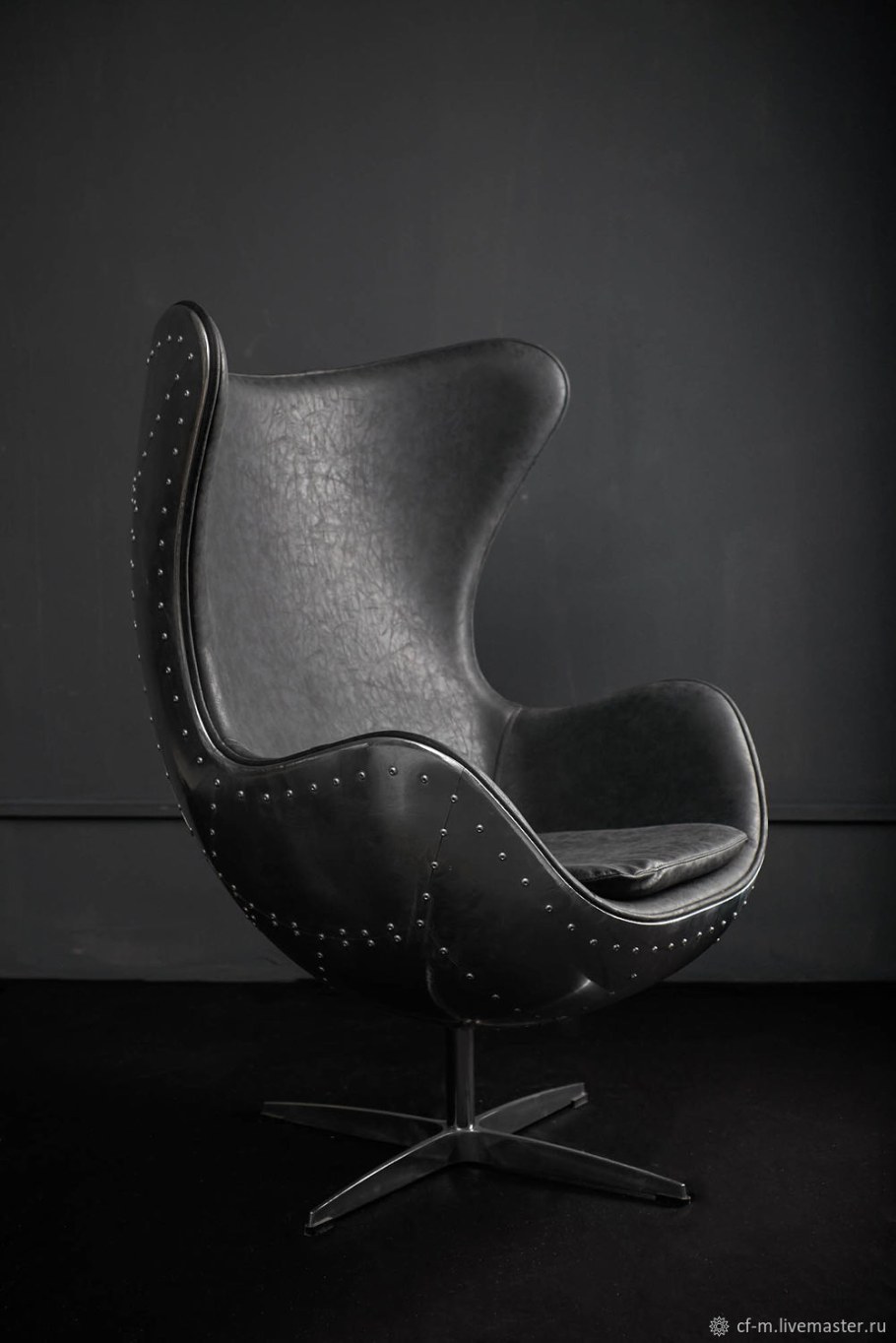 Арне Якобсен кресло Egg Aviator