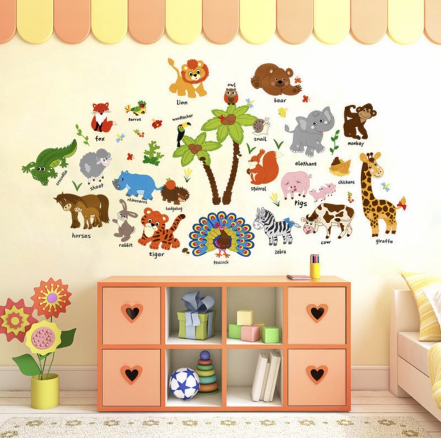 Интерьерная наклейка на стену кролик