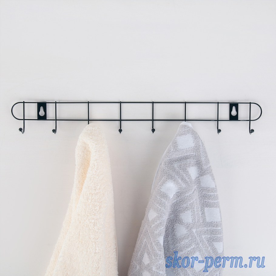 Куртка на вешалке