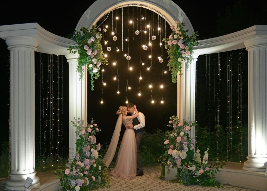 Арки с подсветкой в коридоре