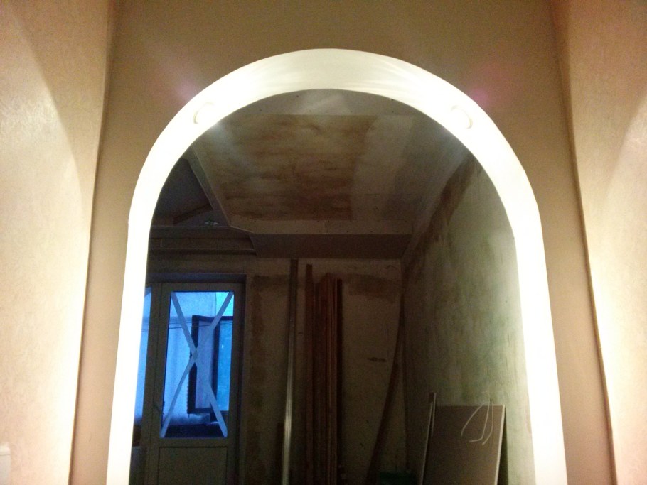 Межкомнатная арка с подсветкой