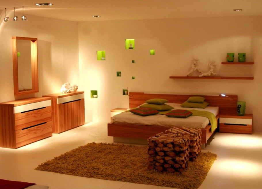 Комната с рыжей мебелью