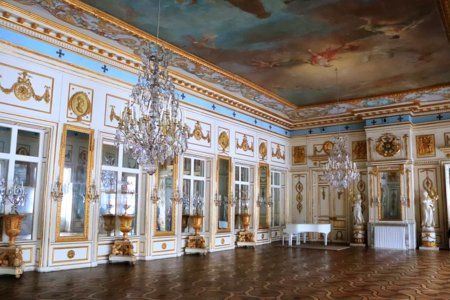 Королевский теннисный зал Версаль