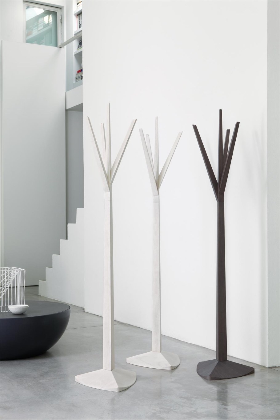 Стильная напольная вешалка