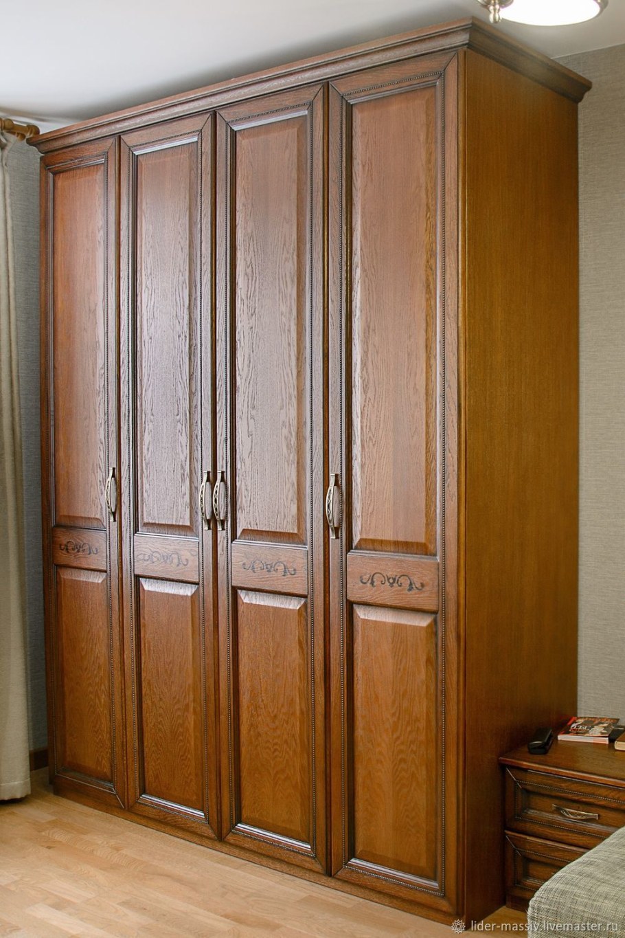 Массивная деревянная мебель