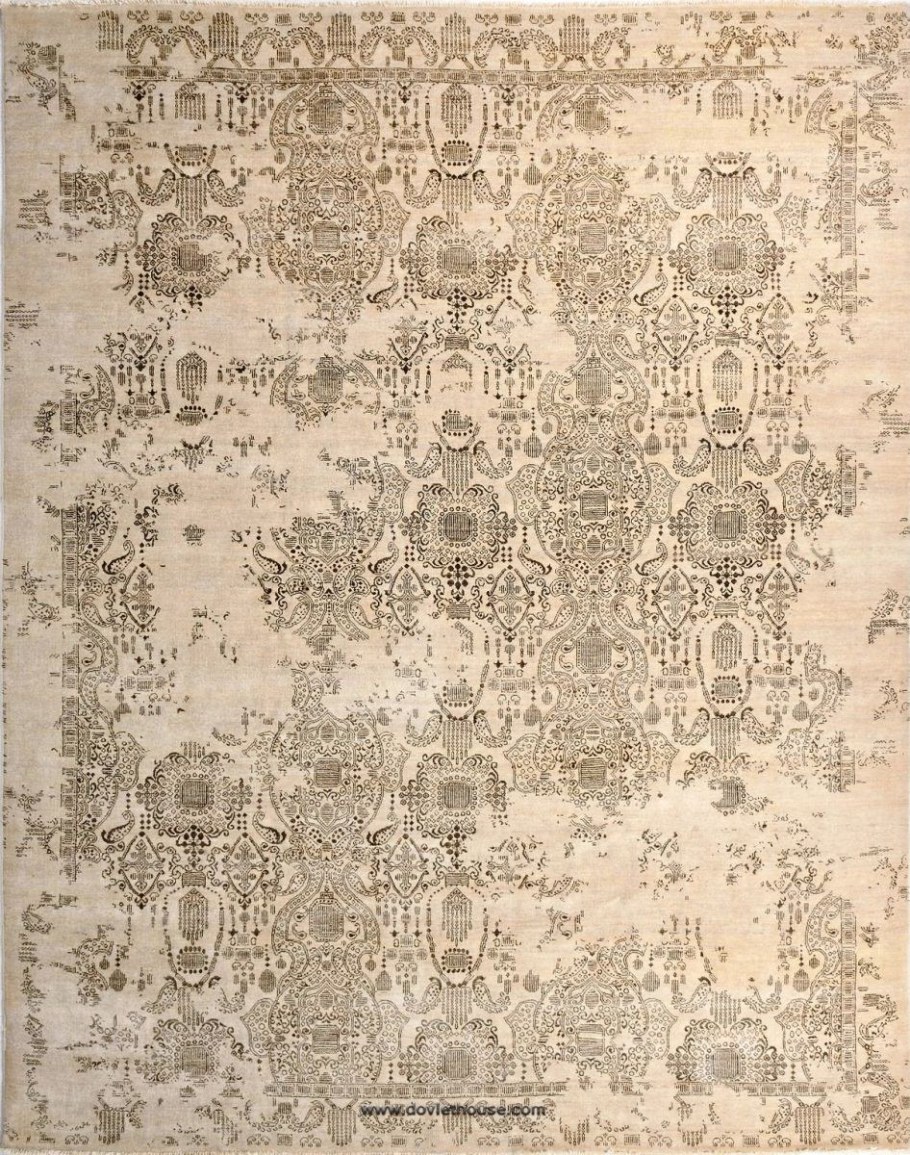 Ковер с потертым рисунком