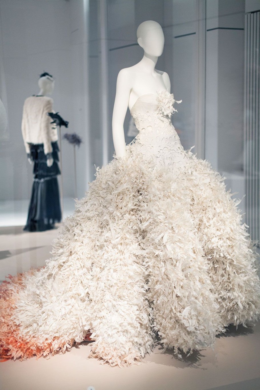 Платье Александр Маккуин перья