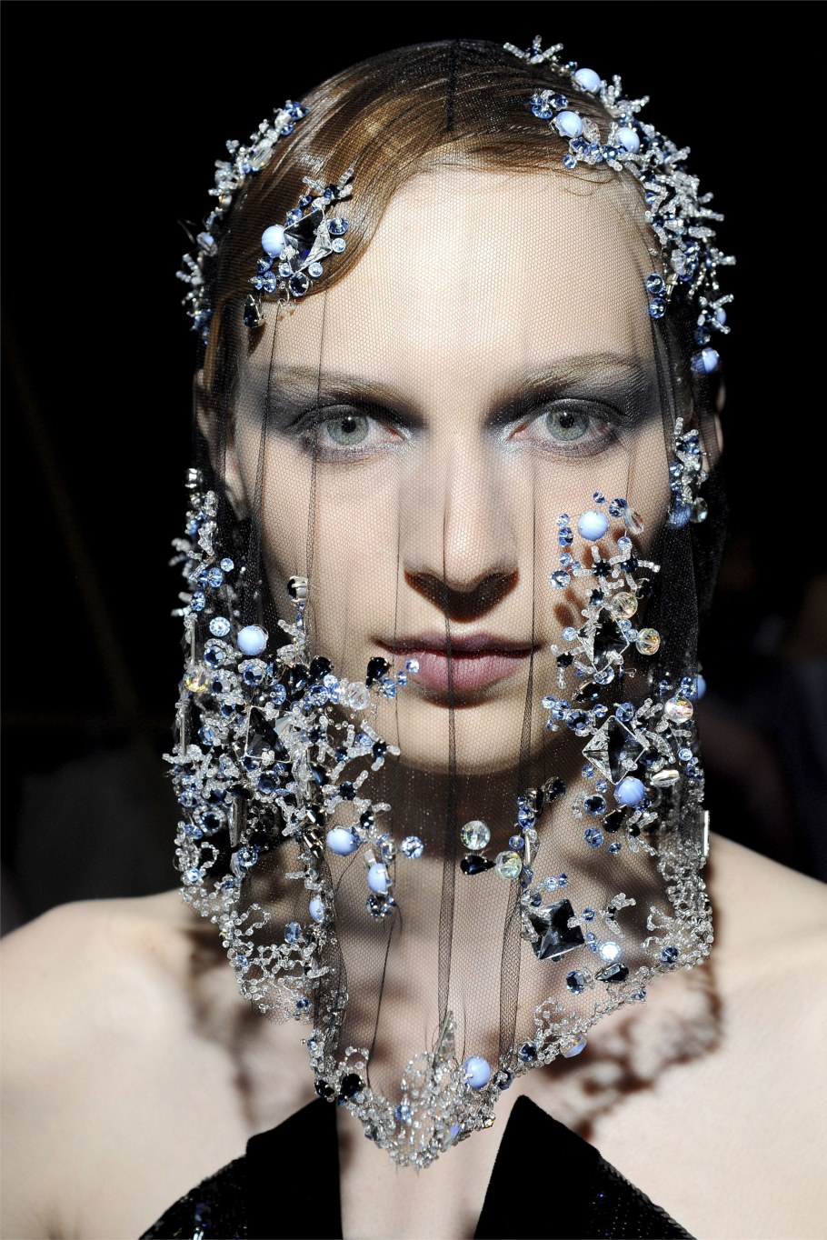 Высокая мода мантильи