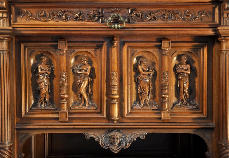 Шкаф в стиле эпохи Возрождения