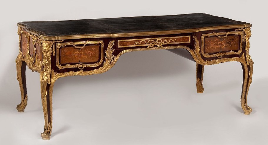 Стол эпохи Возрождения