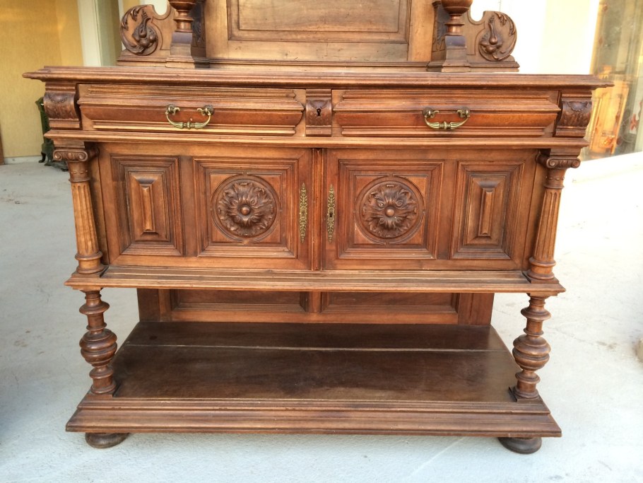 Антикварная мебель в стиле Ренессанс