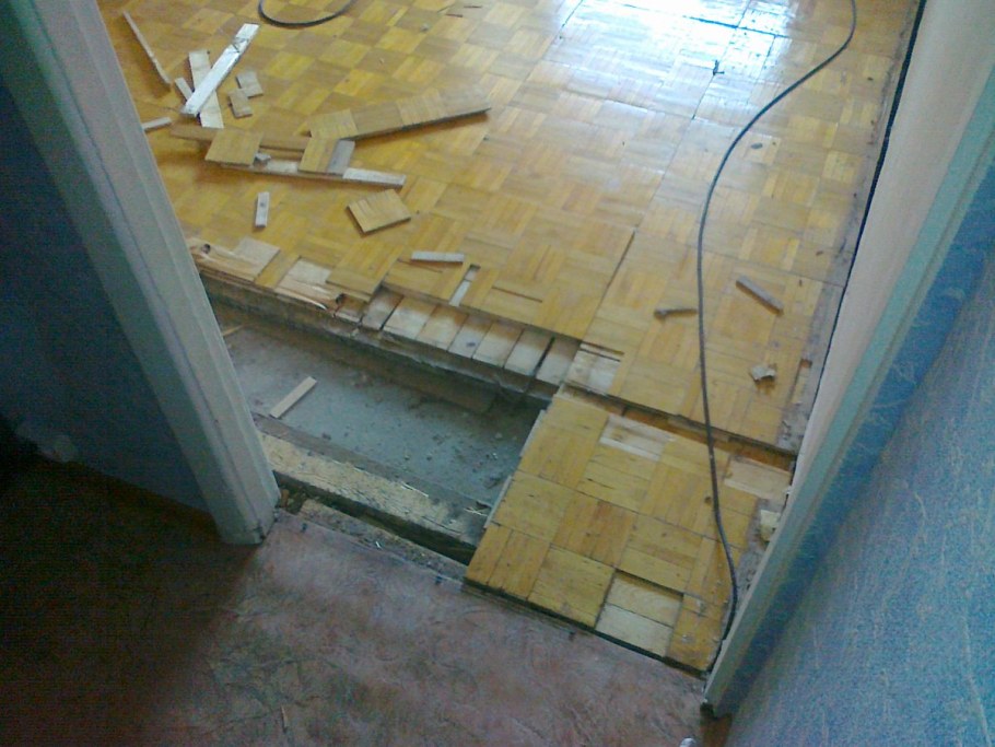 Демонтаж щитового паркета