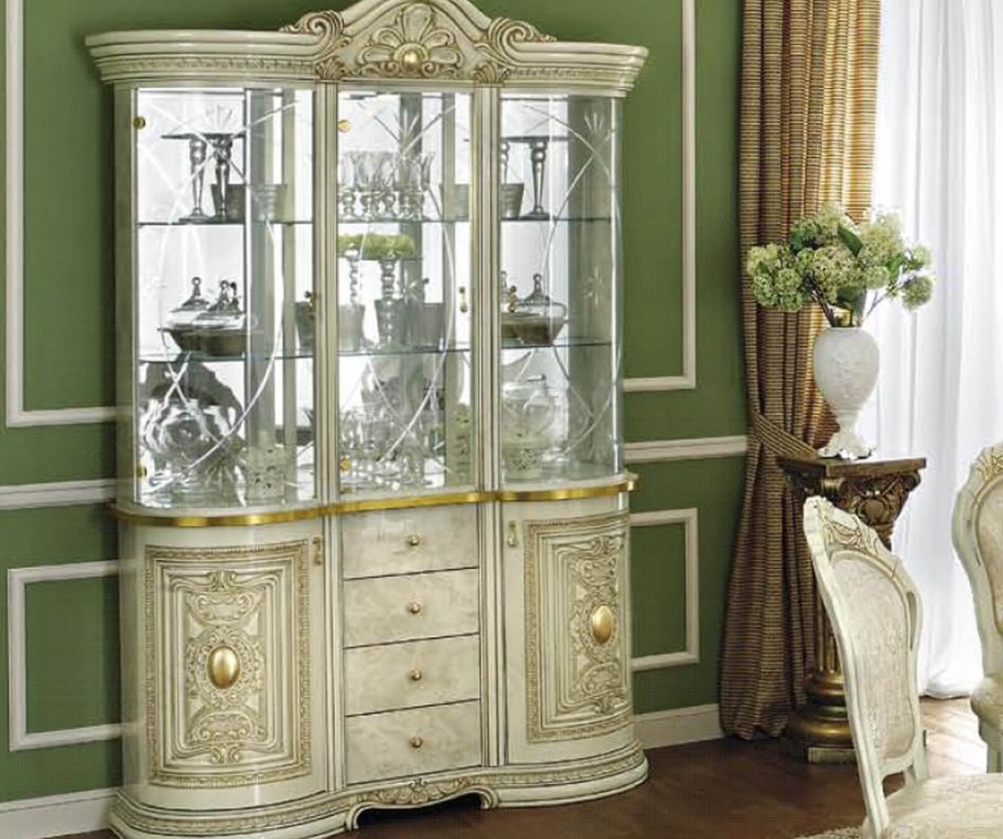 Сервант в гостиной классика с подсветкой