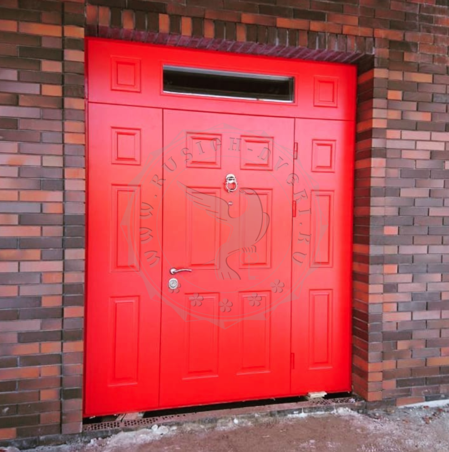 Красная входная дверь