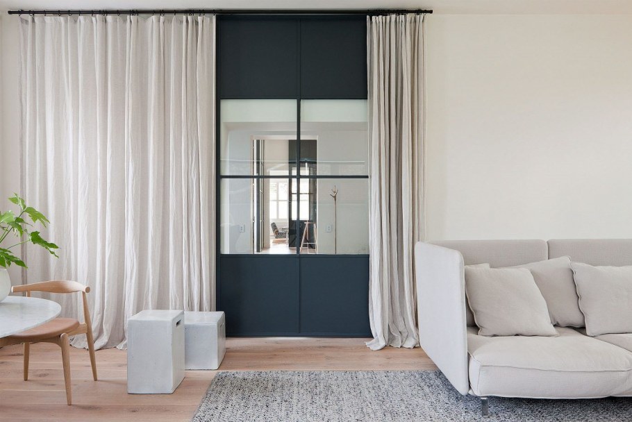 Белая шторка