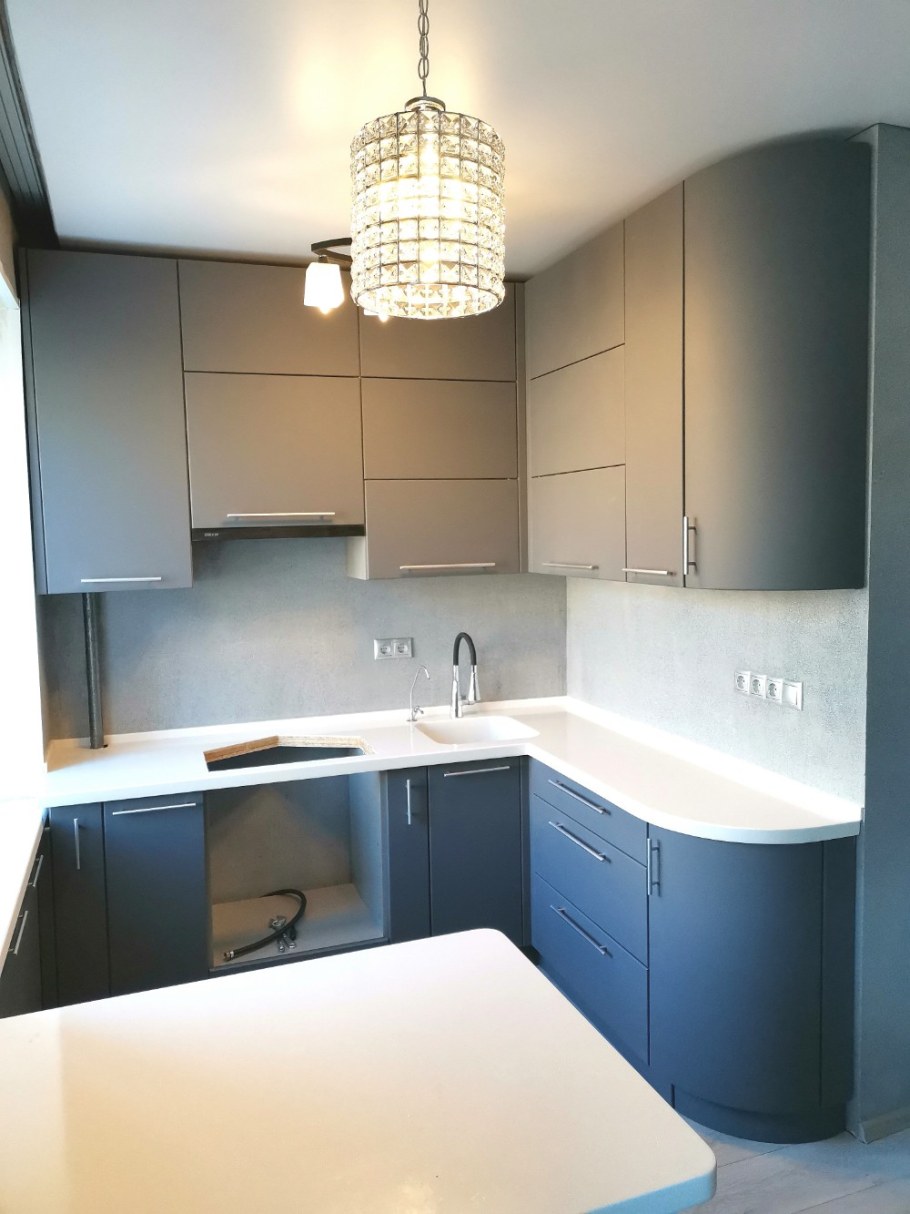 Матовая кухня в маленькой кухне