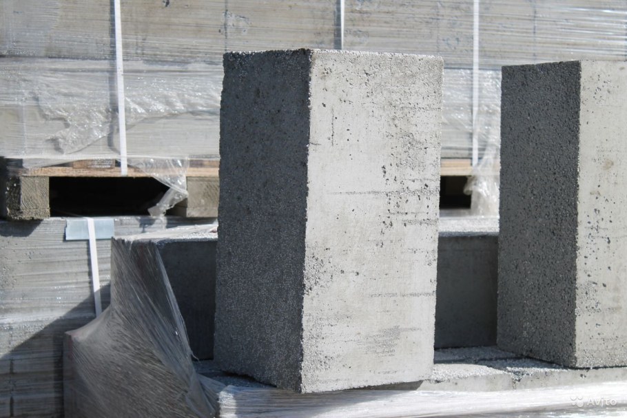 Дом из пескоцементных блоков