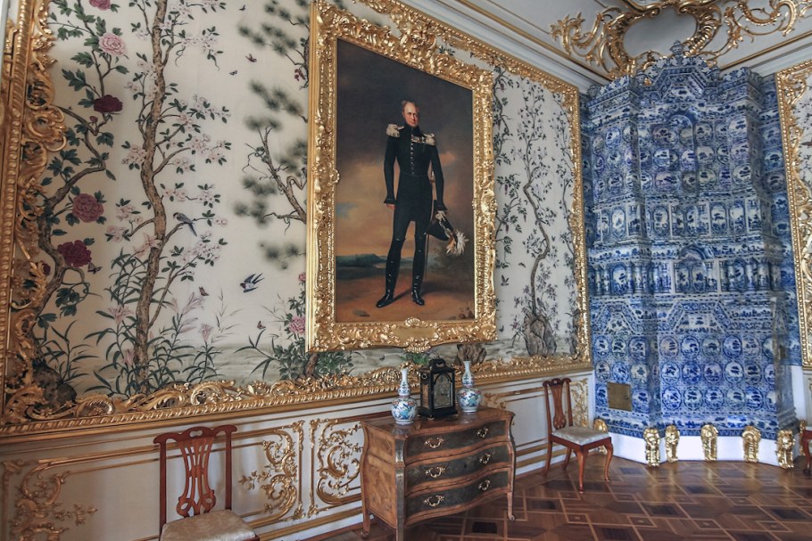 Спальня в королевском стиле