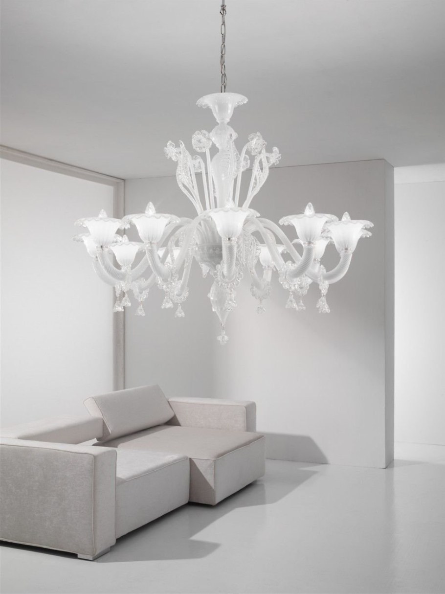 Люстра из белого стекла