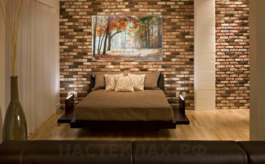 Камень в интерьере спальни