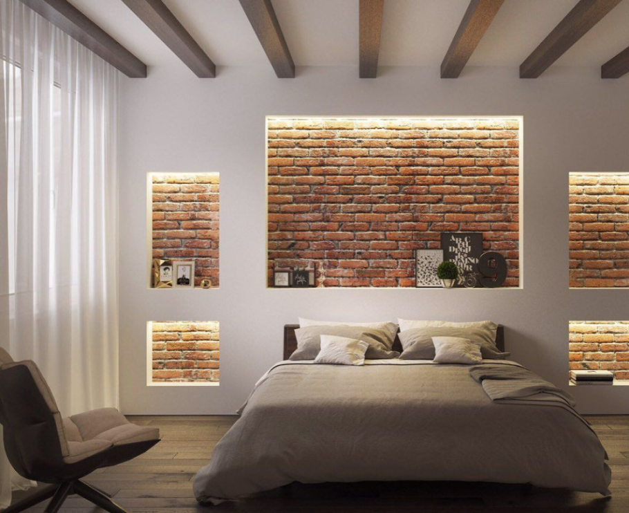 Искусственный камень в изголовье кровати