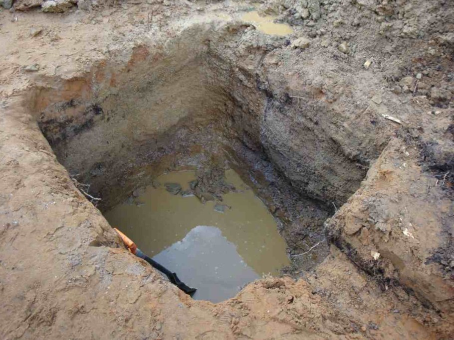 Котлован с водой