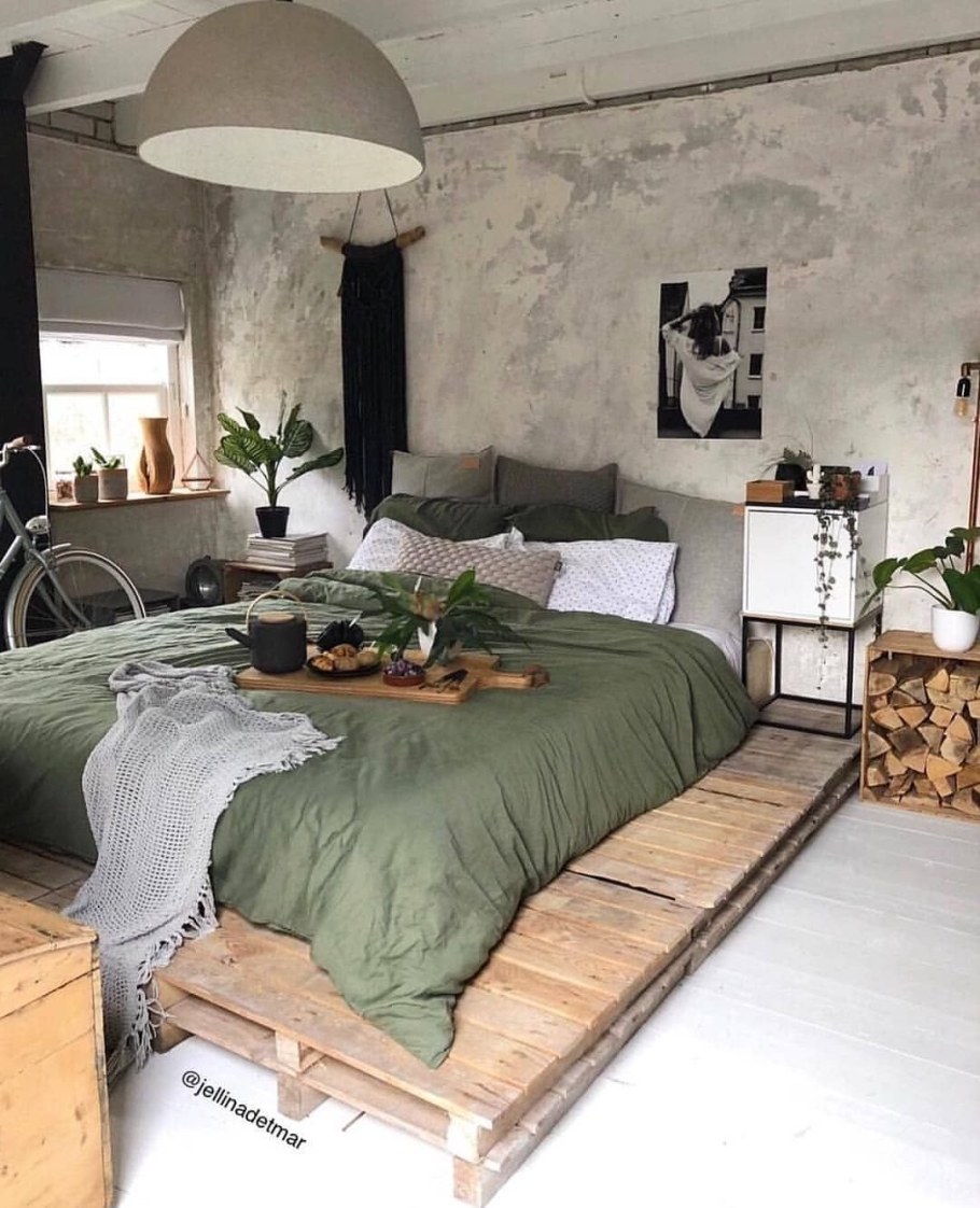 Подиум для кровати из поддонов