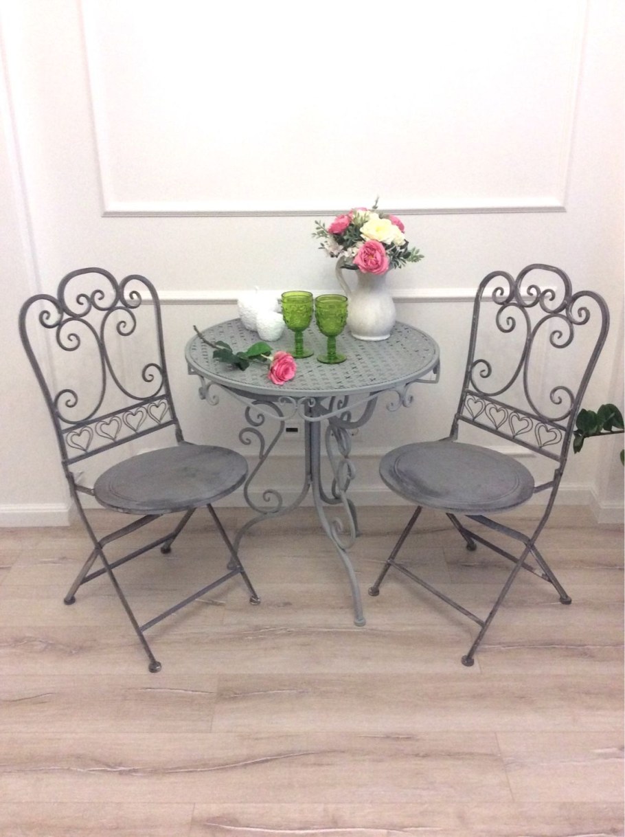 Кованый столик со стульями для балкона