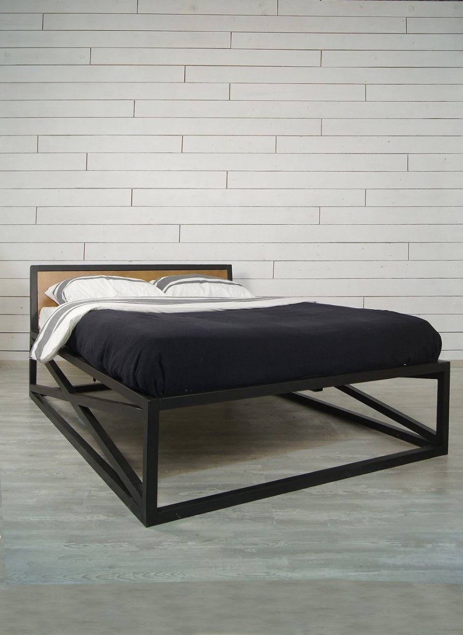 Кровать в стиле лофт из металла индустриал