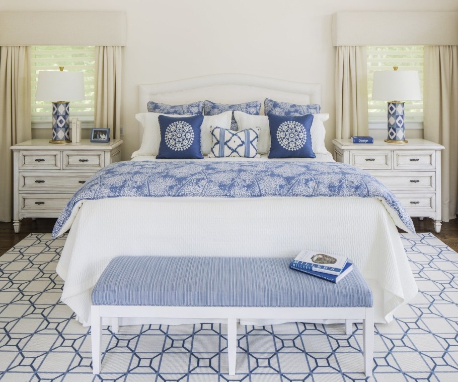 Изголовье кровати в средиземноморском стиле