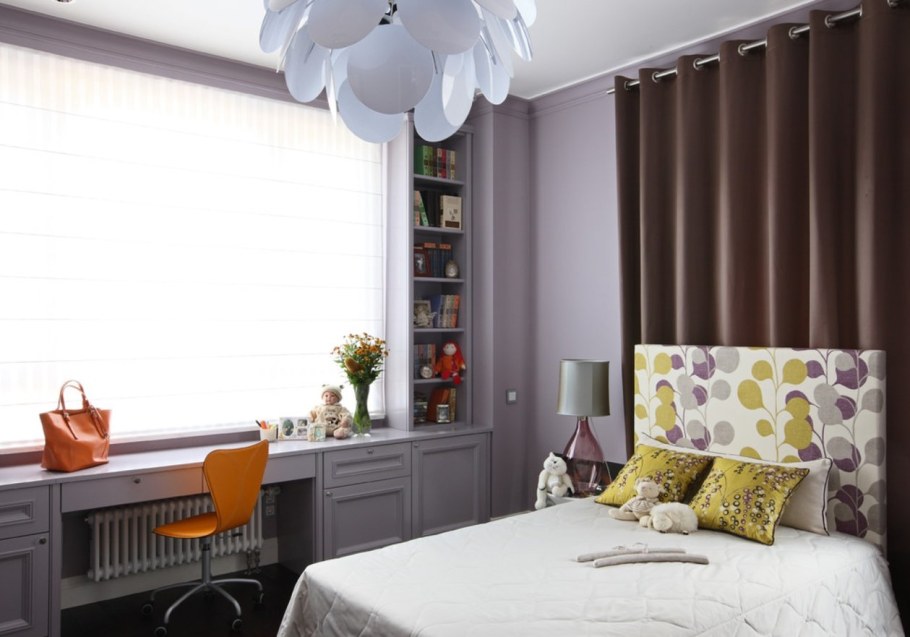 Стол у окна