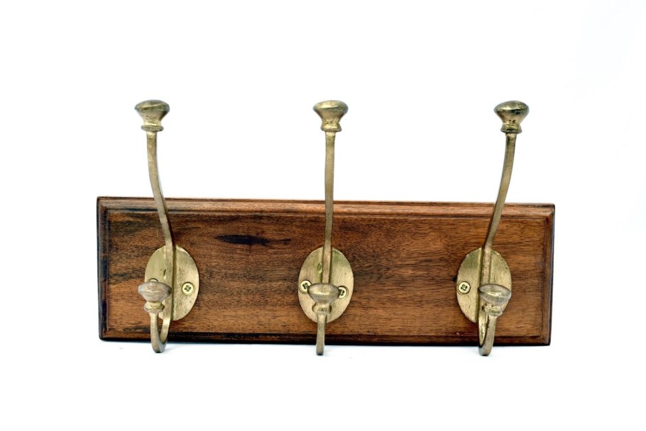 Латунные крючки для прихожей