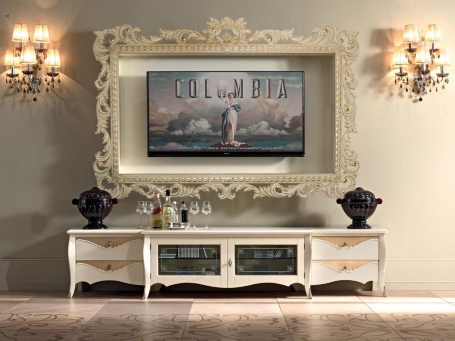 Телевизор в раме на стене