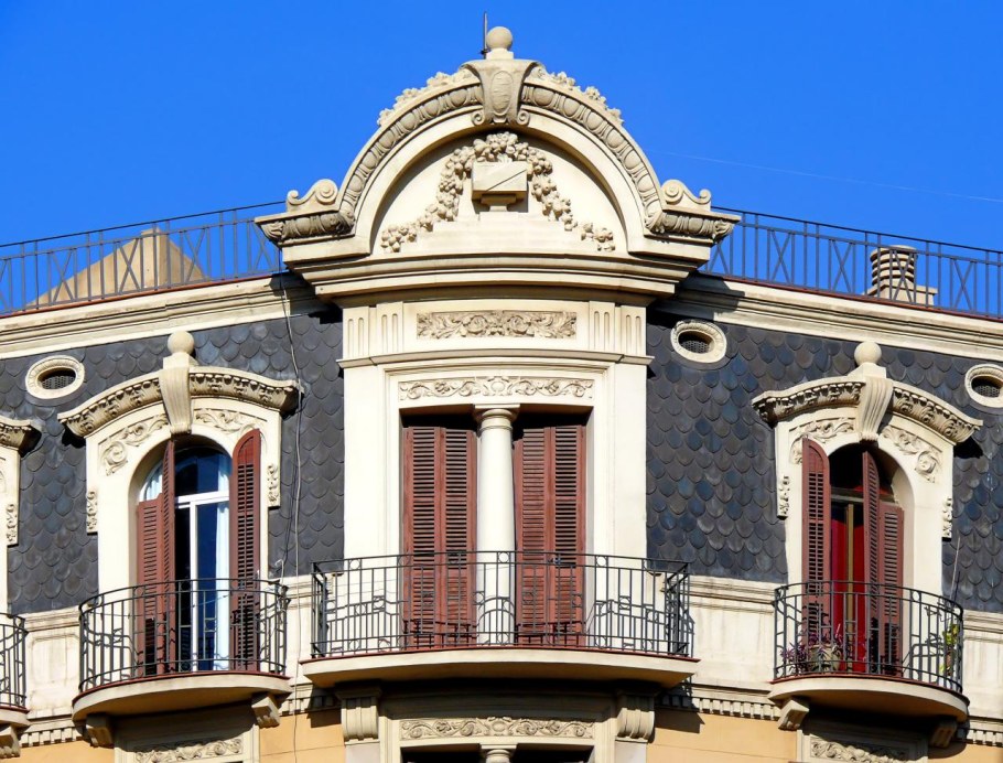 Фронтон Ампир