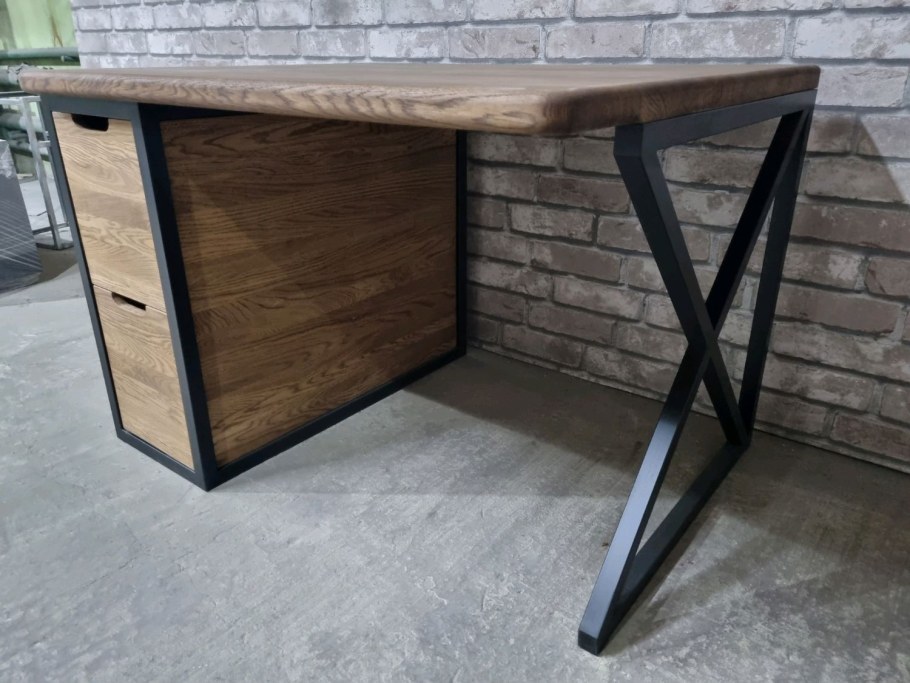 Дубовый стол в стиле лофт