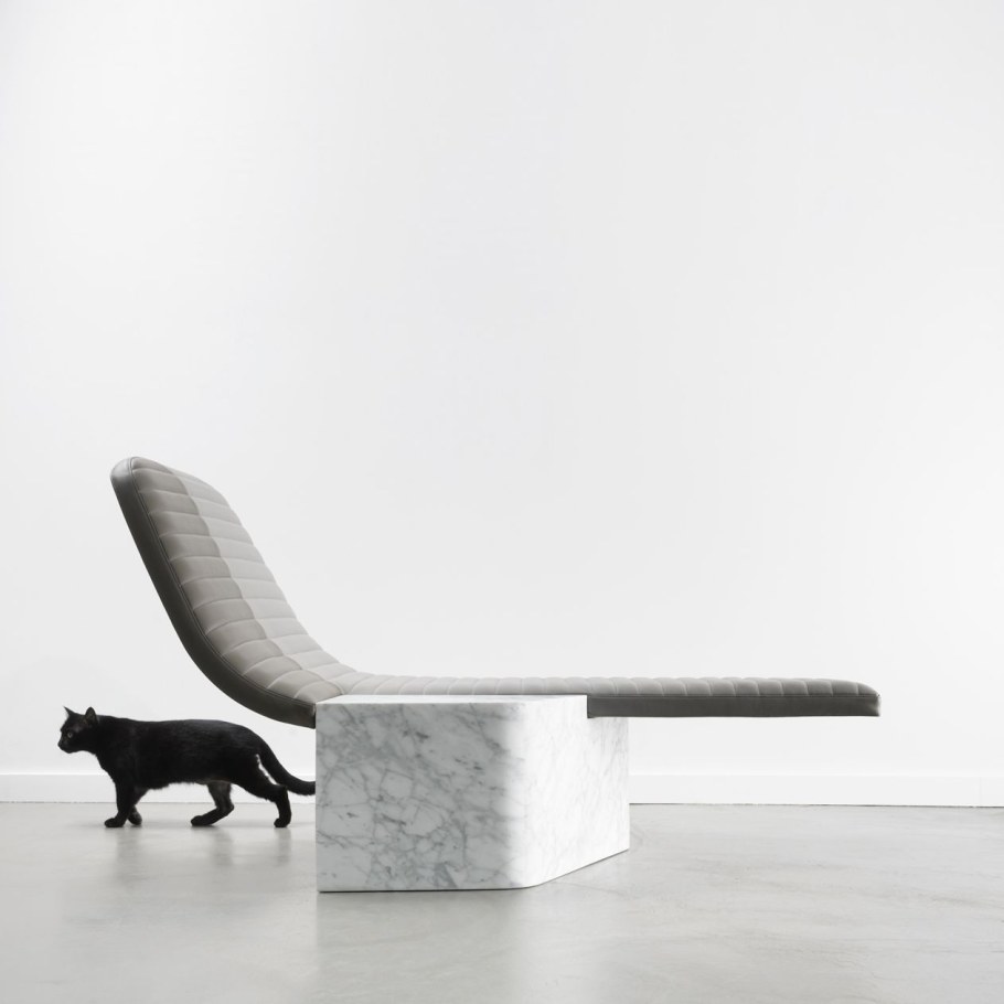 Кресло из мрамора